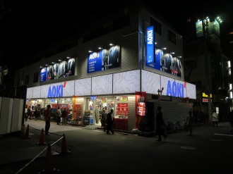 夜に輝く「AOKI武蔵小杉店」