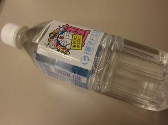 「生田の天然水　恵水」の新パッケージ