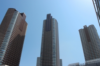 パークシティ武蔵小杉ミッドスカイタワー（中央）