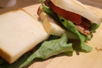 「組み立てるサンドイッチ：BLTサンド」