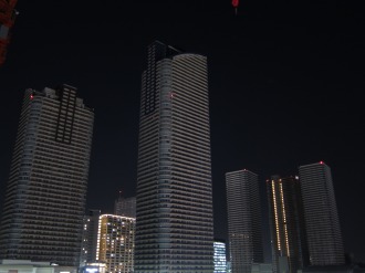 東日本大震災発生時、停電した高層ビル群