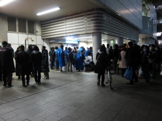 武蔵小杉駅での街頭募金活動