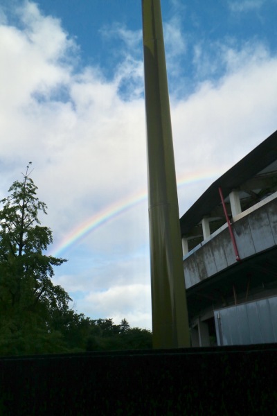 等々力陸上競技場の空に架かった虹