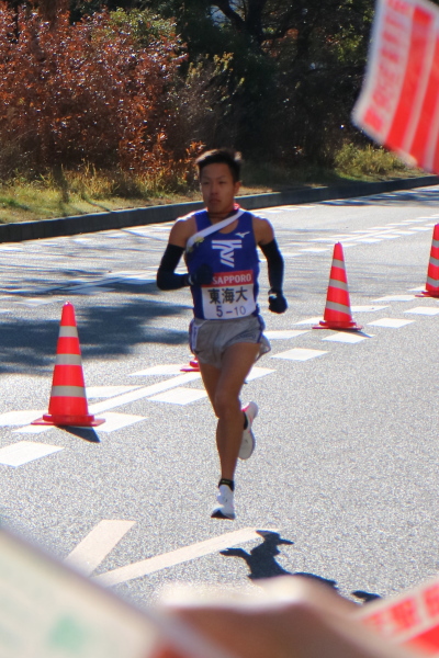 首位・東海大学登場