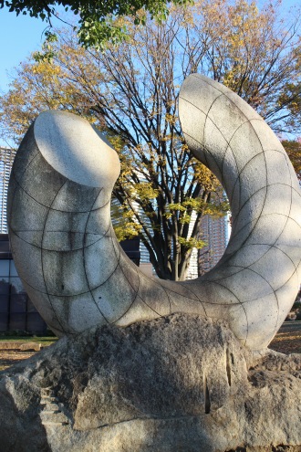 (5)「亜空の環」(岡本敦生 日本)
