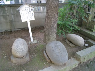 住吉神社の「力石」