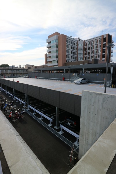 4層構造の立体駐車場