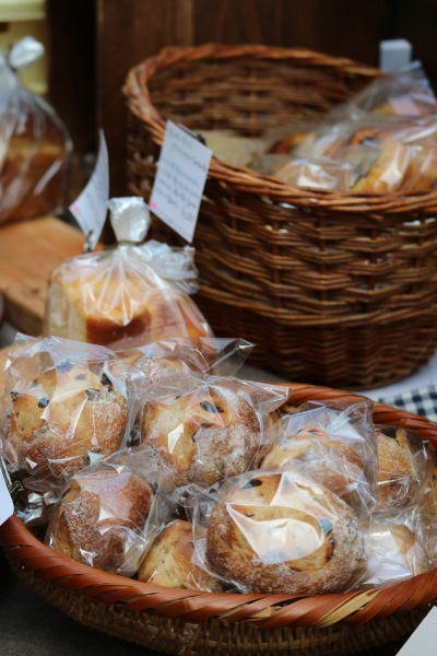 「Kosugi 3rd Avenue BAKERY LIVING」に並んだパン