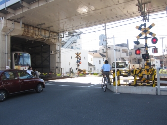 立体交差が予定される踏切