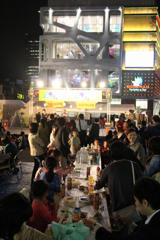 前夜祭を楽しむ皆さん