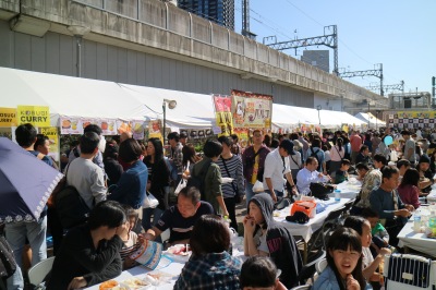 こすぎコアパークに並んだ10店舗