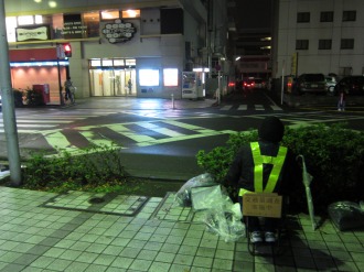 同日夜の武蔵小杉タワープレイス前の交通量調査