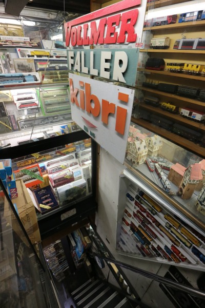 1階ストラクチャー(建物等)売場への階段