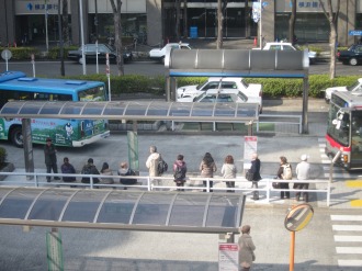 JR武蔵小杉駅北口ロータリーバス停の屋根