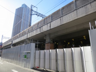 JR武蔵小杉駅北口の東急線ガード下（マクドナルド隣）