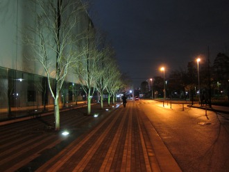 NEC玉川ルネッサンスシティ前の広場