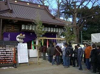 日枝神社の参拝にならぶ方々
