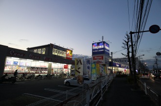 「ノジマ川崎中原店」と隣接の「サンドラッグ」