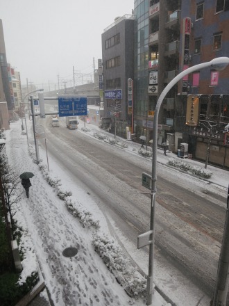 JR武蔵中原駅前の雪景色