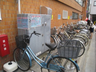 裏手の自転車置き場