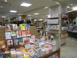 1階 新刊・雑誌・実用書売り場