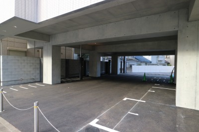 1階の駐車場部分