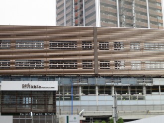 東急武蔵小杉駅ビルの外壁