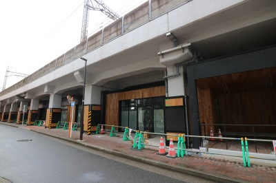 東急線武蔵小杉駅～新丸子駅間高架下の商業施設