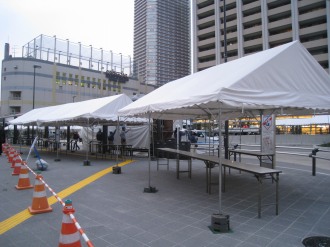 新駅開業イベントのテント