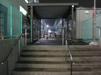 NEC玉川事業場専用出入口の通路