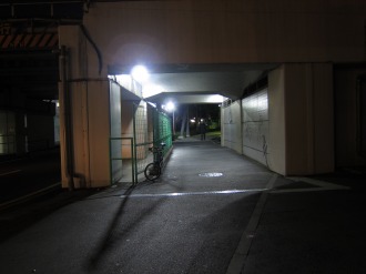 横須賀線武蔵小杉駅南側のガード下